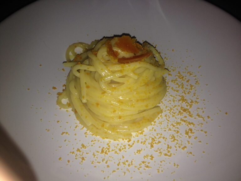 Spaghetti con crema di zabaione alla bottarga
